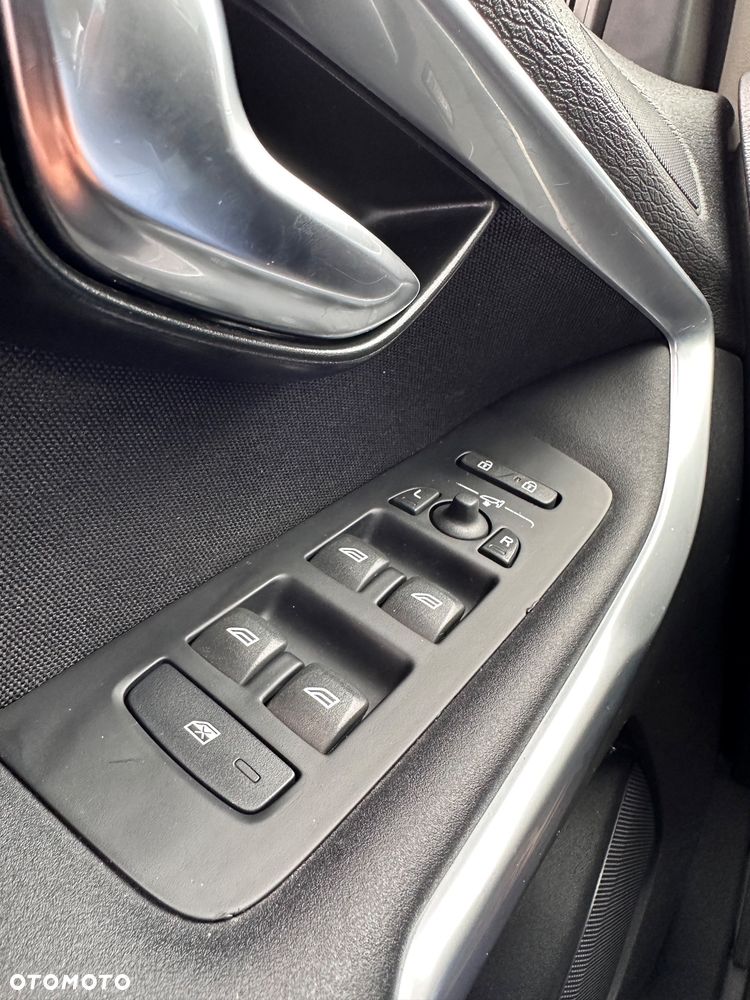 Volvo V40 D2 Kinetic - 25