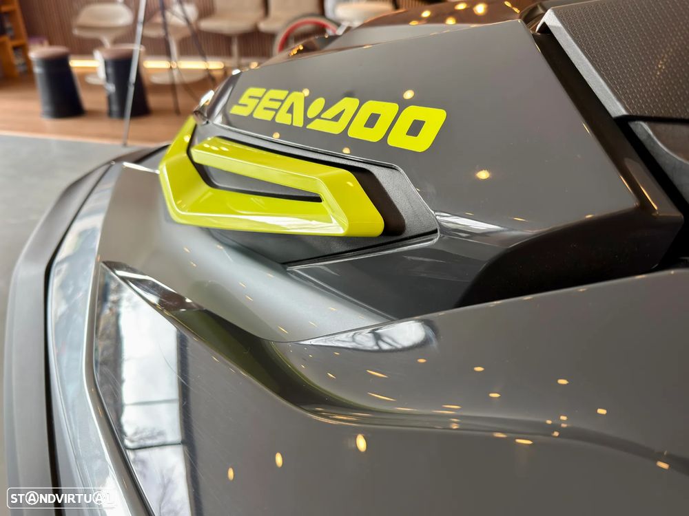 Sea-Doo RXT-X 325 RS - 11