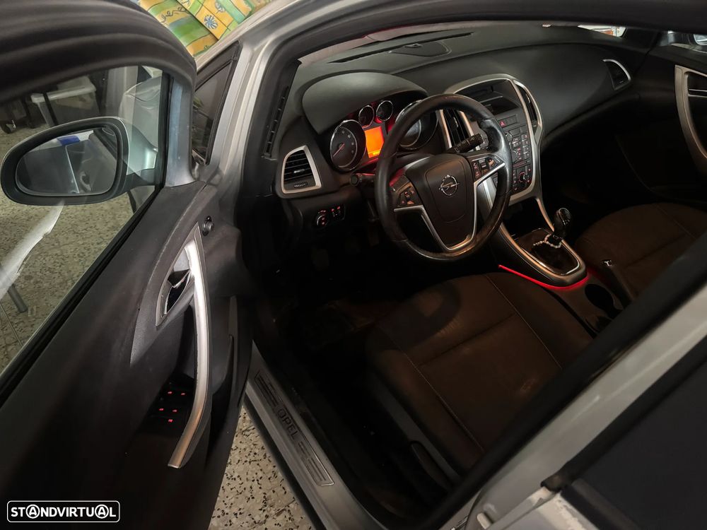 Opel Astra 1.4 Cosmo - 4