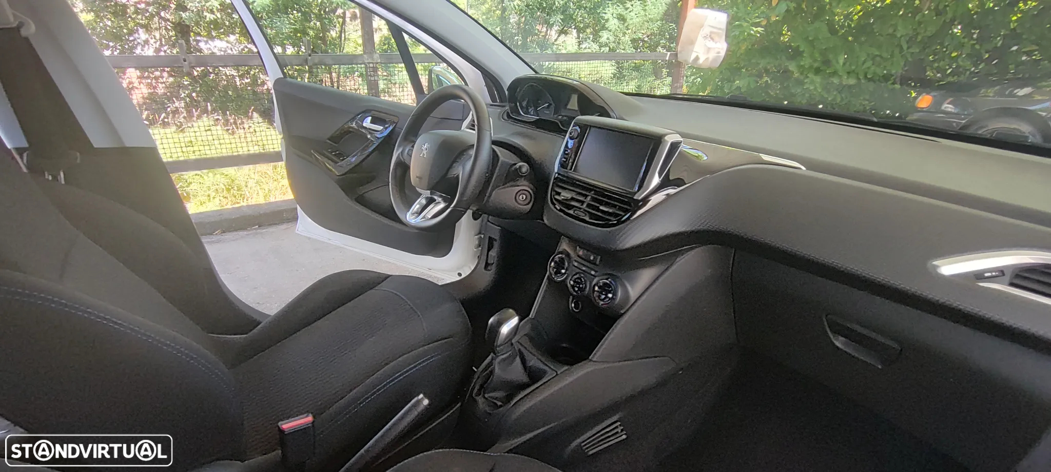 Peugeot 208 1.2 PureTech Signature - 25