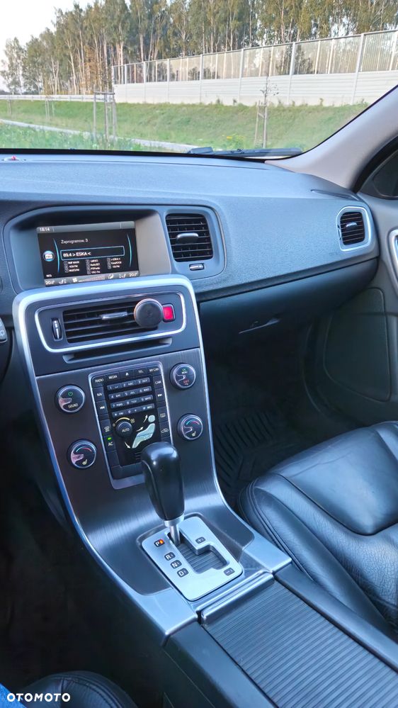 Volvo V60 D4 Geartronic Summum - 18