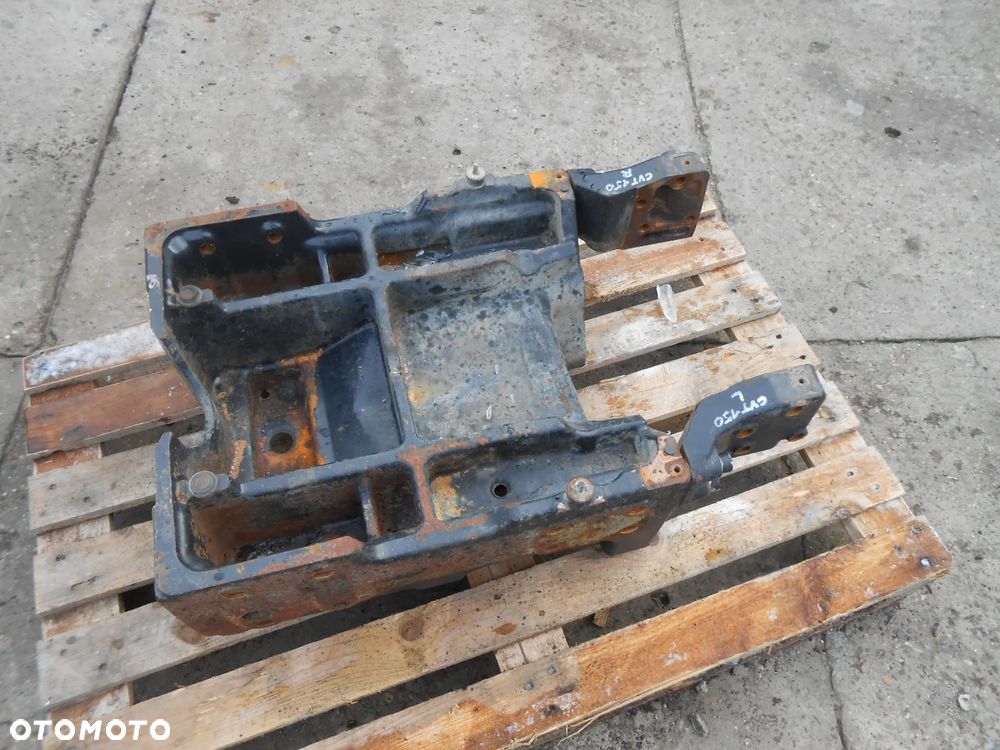 Wspornik przedniego mostu kołyska Case CVX Steyr CVT - 3