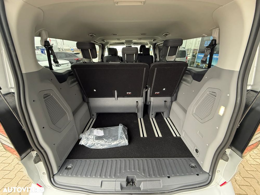 Ford Tourneo Custom - 34