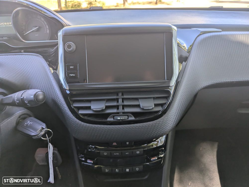 Peugeot 2008 1.2 PureTech Allure EAT6 - 12
