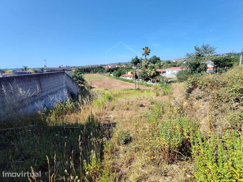 Terreno Urbano com 855 m² em Valongo do Vouga - Grande imagem: 2/3