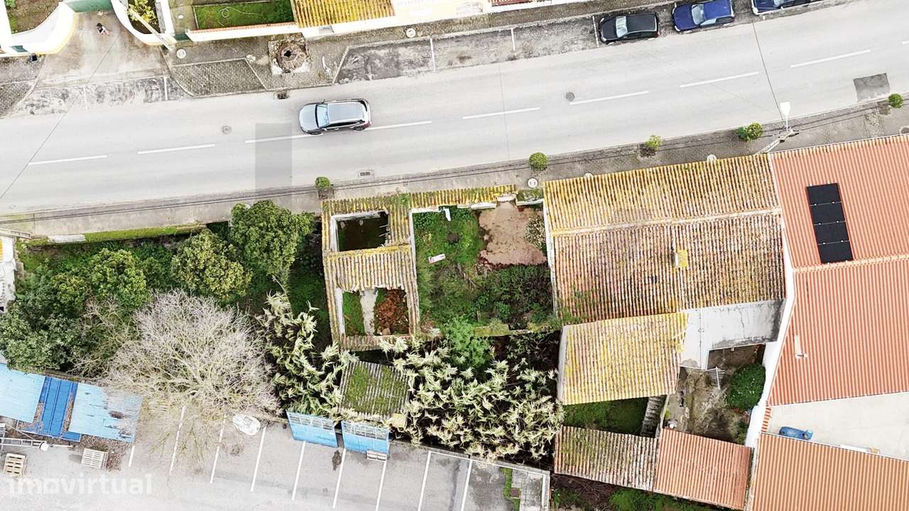 Moradia para recuperação com quintal situado na Azinhaga - Grande imagem: 5/24