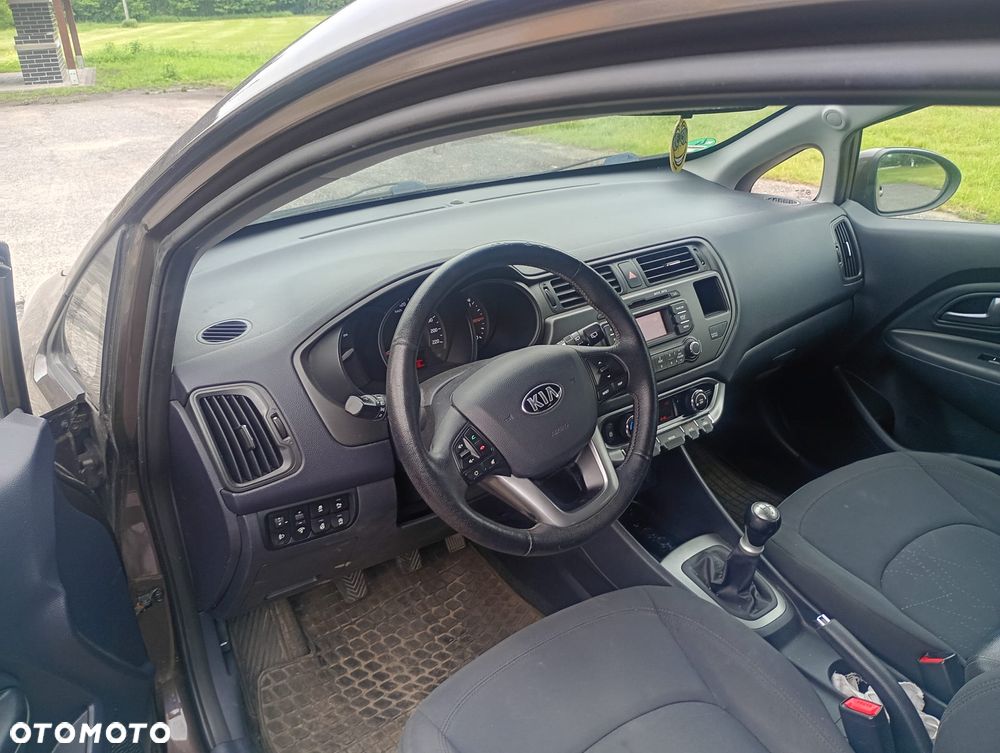 Kia Rio - 4