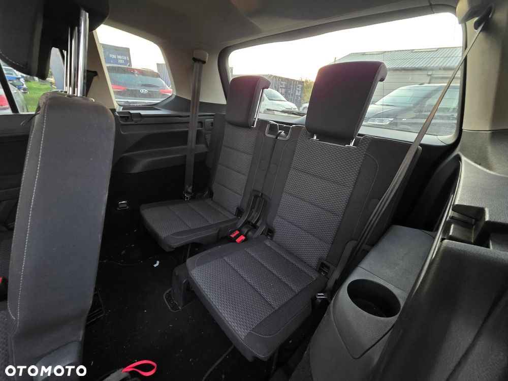 Volkswagen Touran - 24
