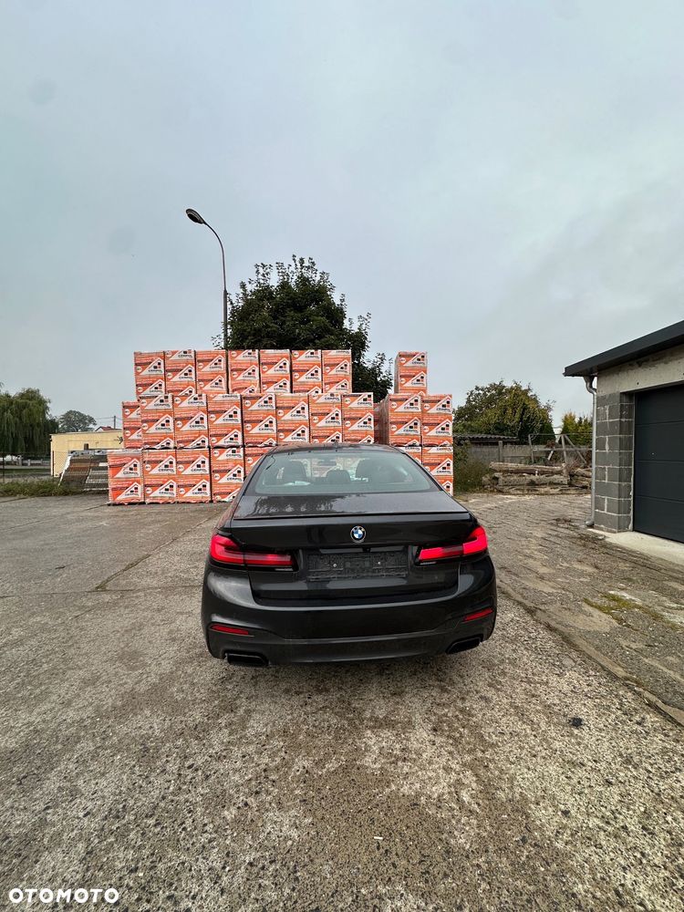 BMW Seria 5 M550i xDrive sport - 9