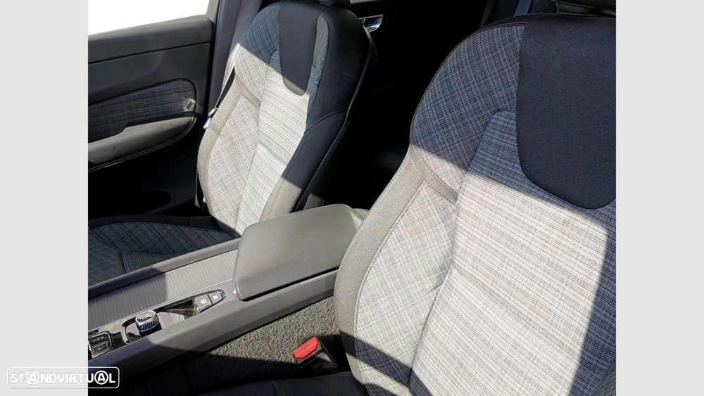Volvo XC 60 2.0 B4 Momentum Plus - 13