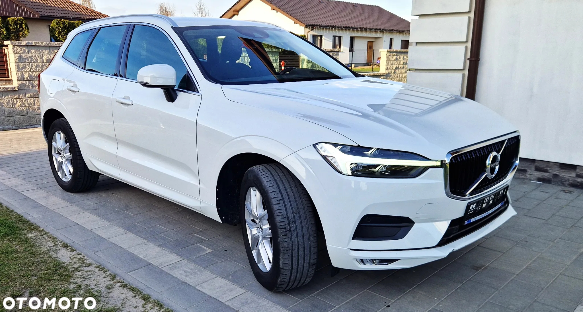 Volvo XC 60 B4 D AWD Geartronic Momentum - 3