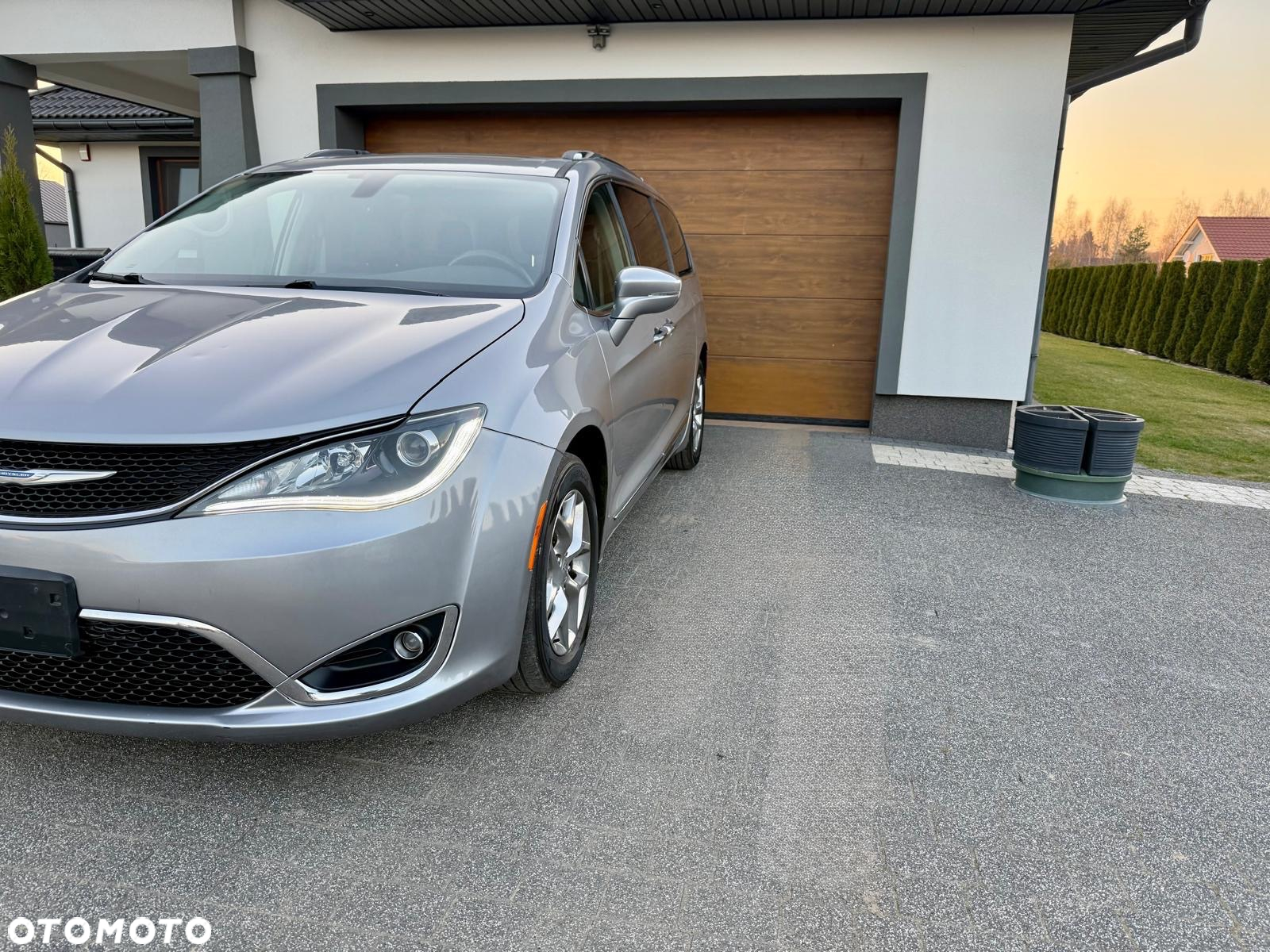 Chrysler Pacifica - 9