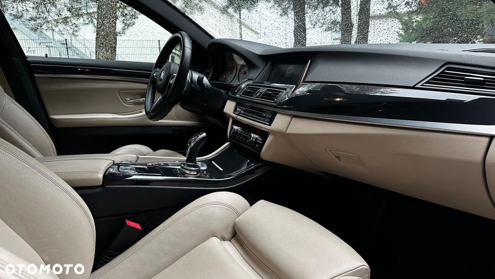 BMW Seria 5 528i xDrive Sport-Aut Luxury Line - 17