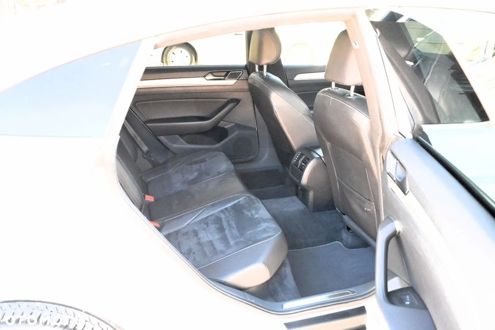 Volkswagen Arteon 2.0 TDI SCR R-Line DSG - 38