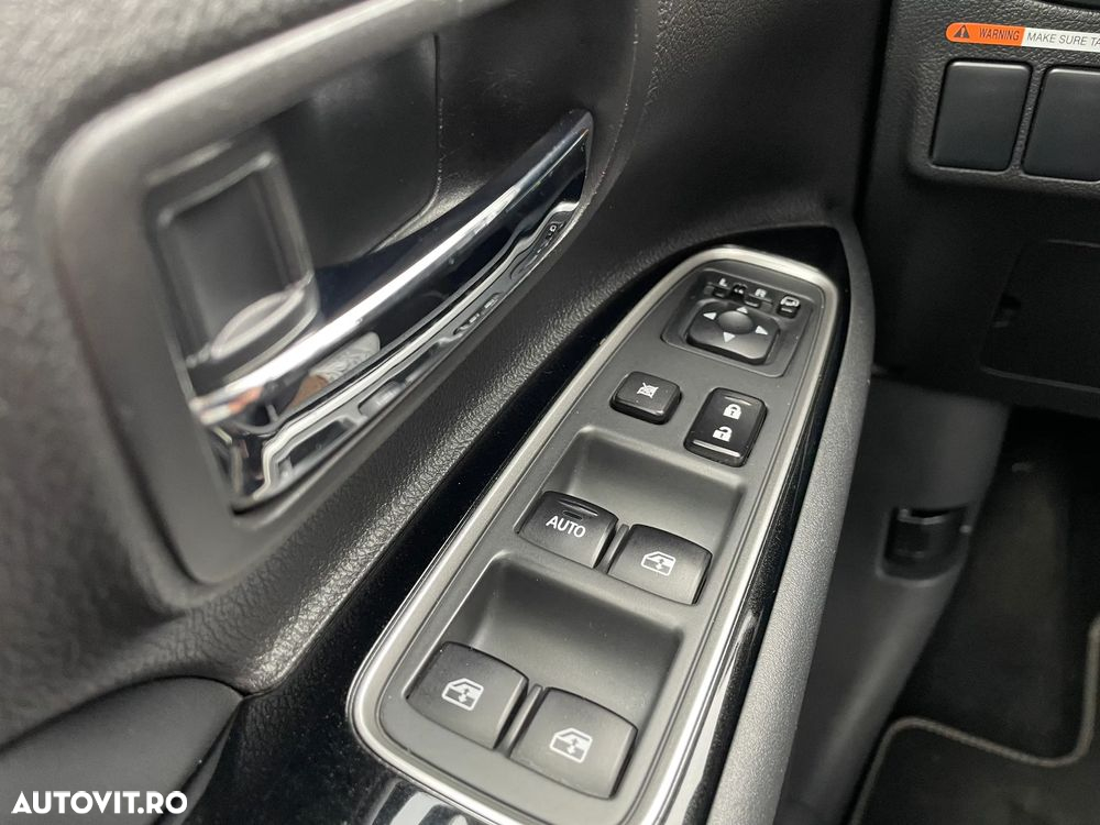 Mitsubishi Outlander 2.0 4WD Plug-In Hybrid Top - 27