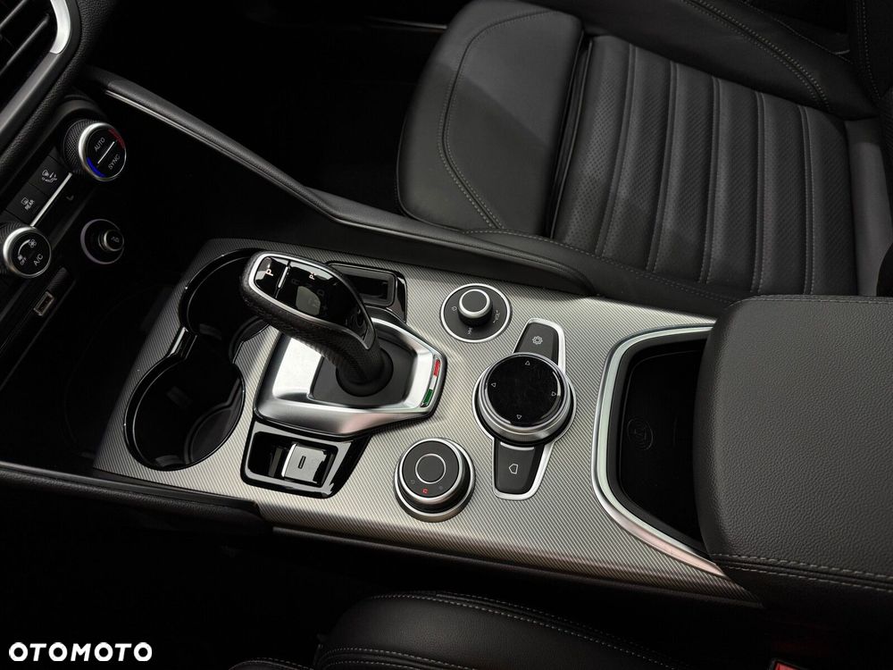 Alfa Romeo Giulia 2.0 Turbo Veloce Q4 - 25