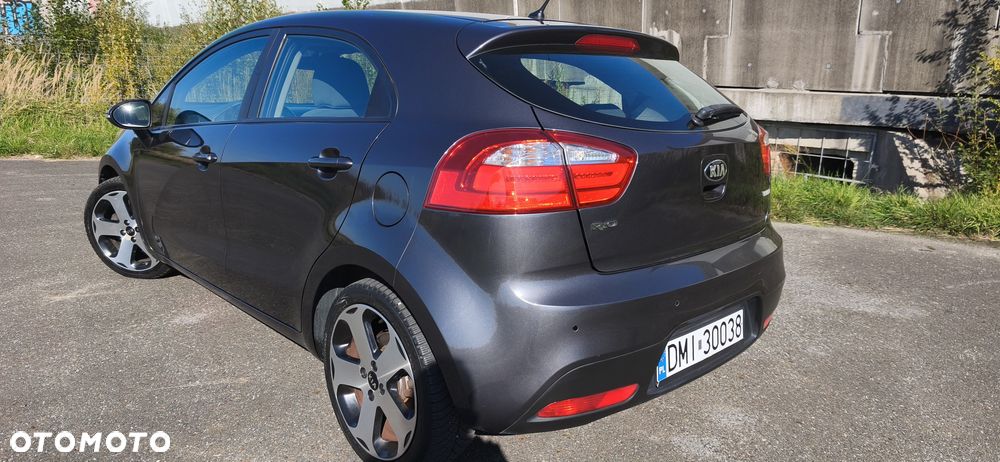 Kia Rio 1.2 L - 6