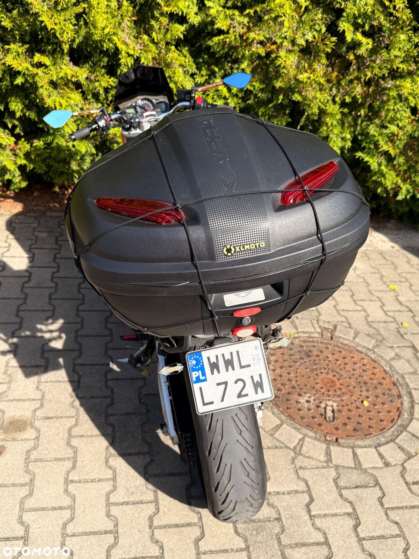 Suzuki GSR - 8