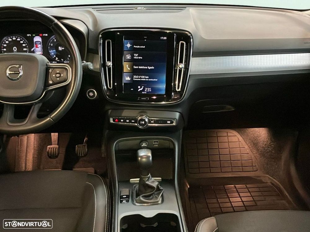 Volvo XC 40 1.5 T3 Momentum Plus - 11