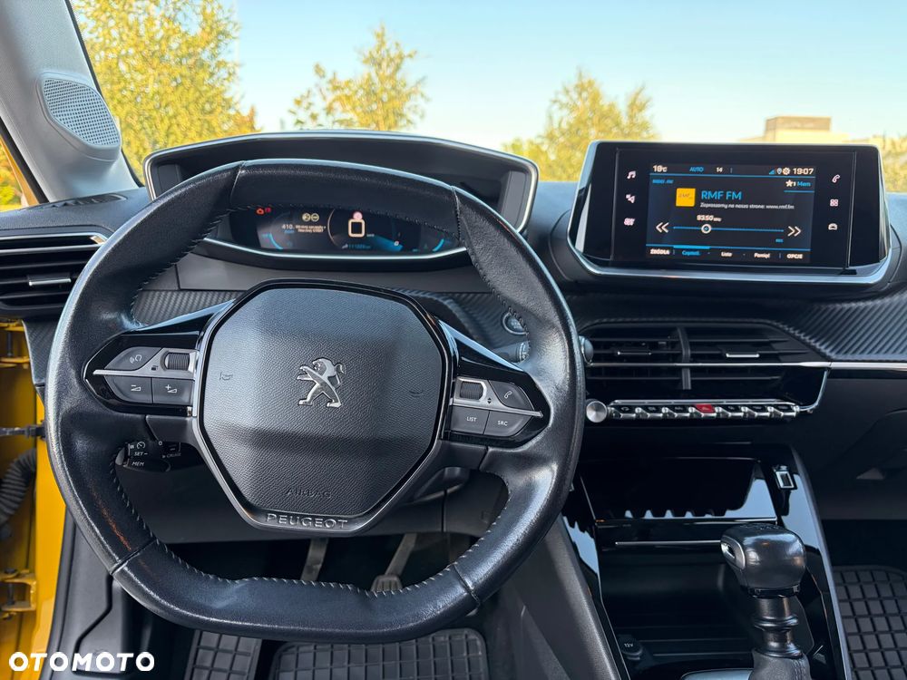 Peugeot 208 - 12