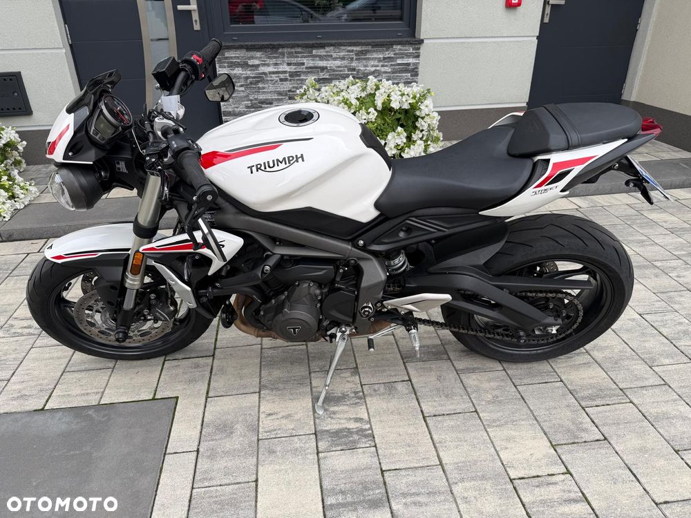 Triumph Street Triple - 16