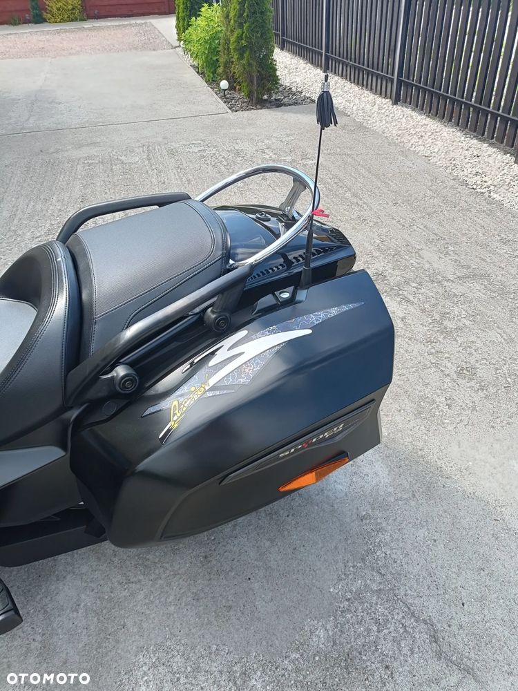 Can-Am Spyder - 33