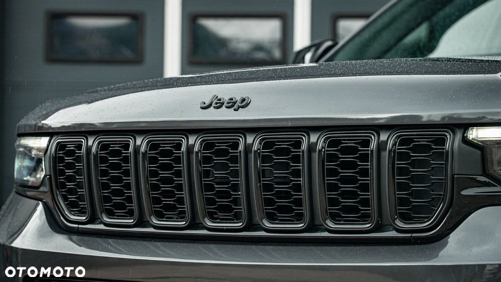 Jeep Grand Cherokee - 38