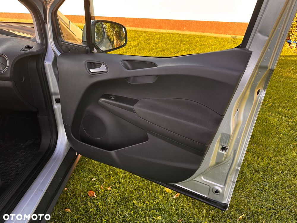 Ford Transit Courier - 12