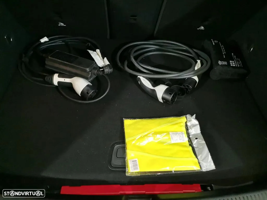Mercedes-Benz A 250 e AMG Line - 13