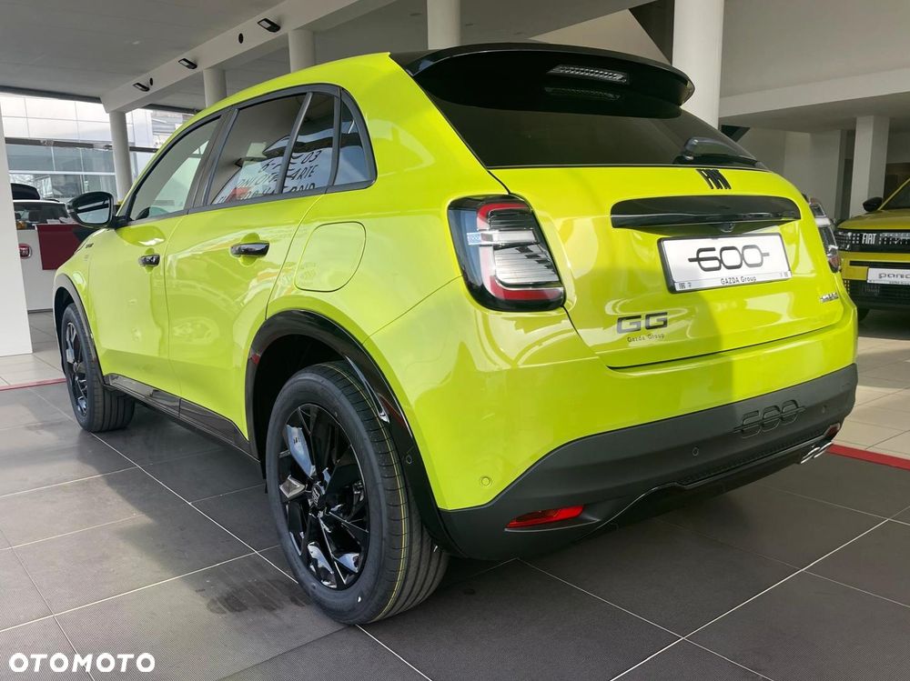 Fiat 600 1.2 Turbo Sport eDCT - 2