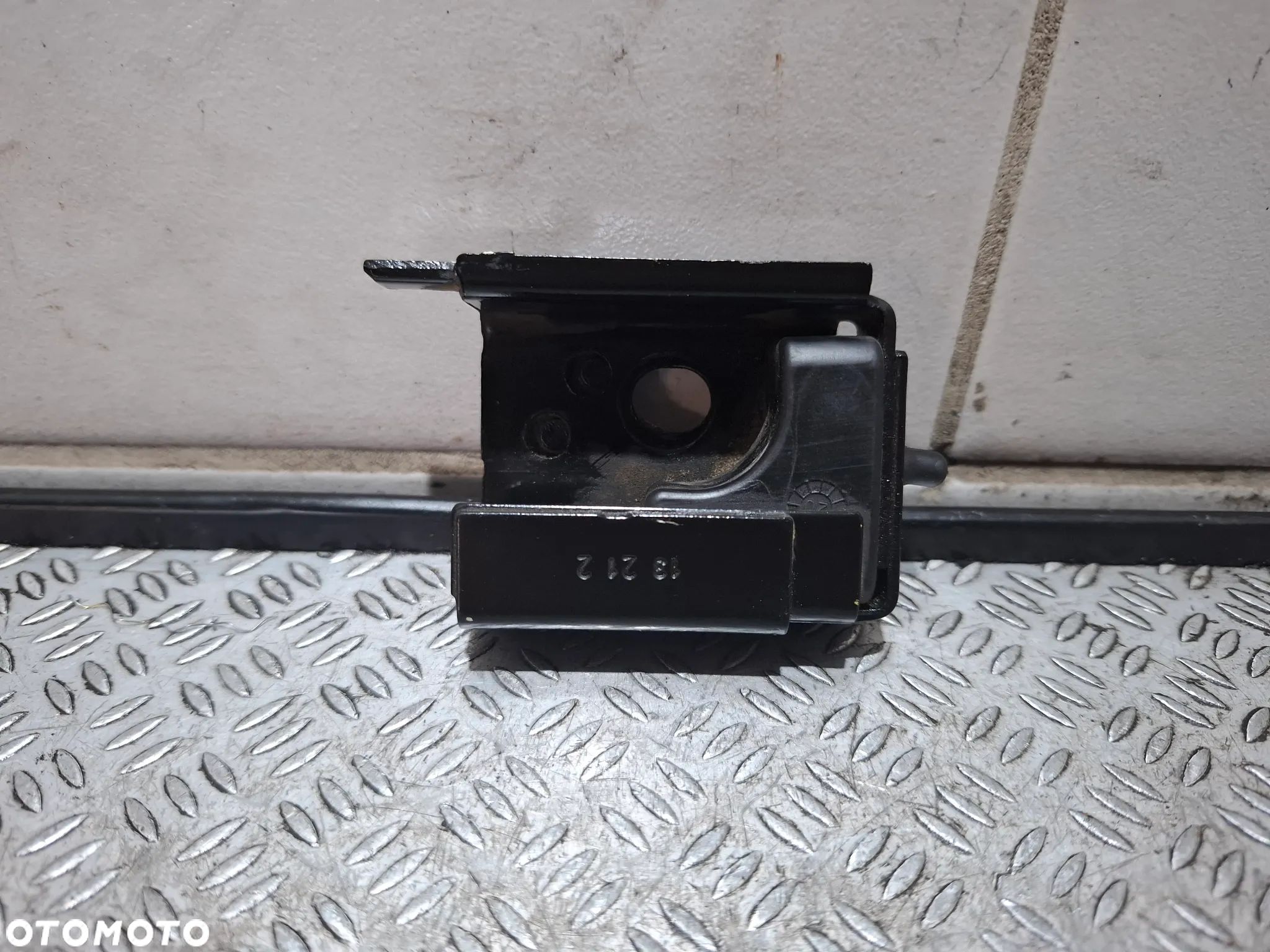 Blokada drzwi przesuwnych prawych szyny prowadnicy Ford Transit MK8 Rok 2021 nr BK31V2500BC - 1