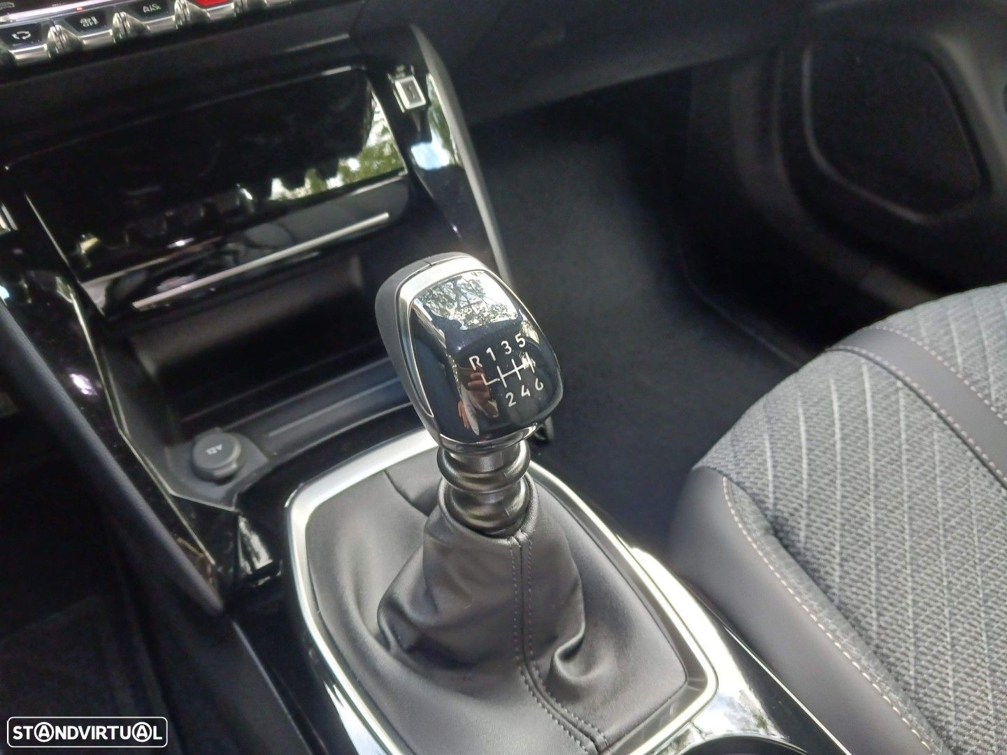 Peugeot 2008 1.2 PureTech Allure Pack - 19