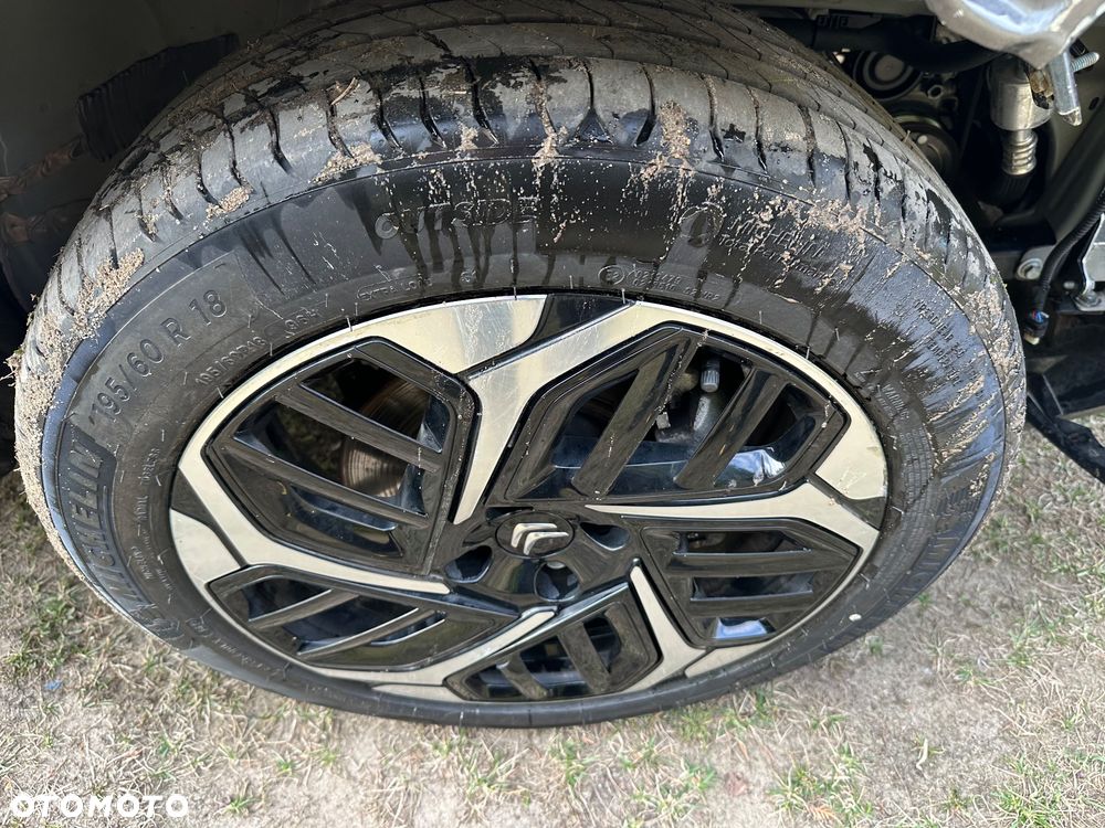 Citroën C4 BlueHDi 130 Stop&Start EAT8 SHINE - 32