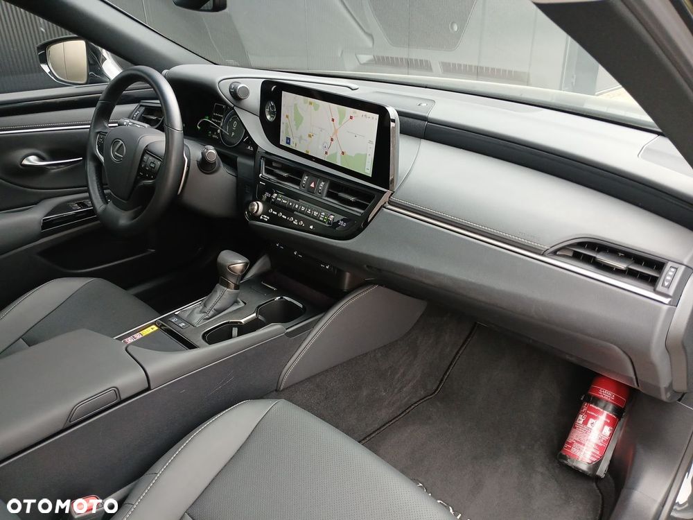 Lexus ES 300h Business Edition - 26