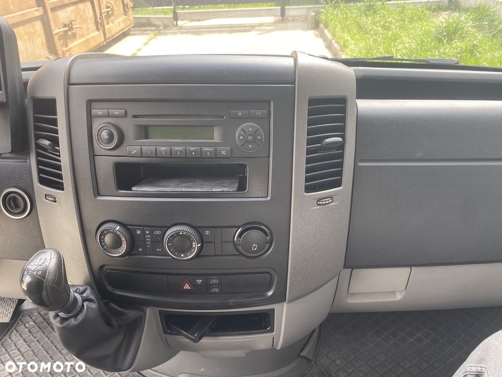 Mercedes-Benz Sprinter - 13