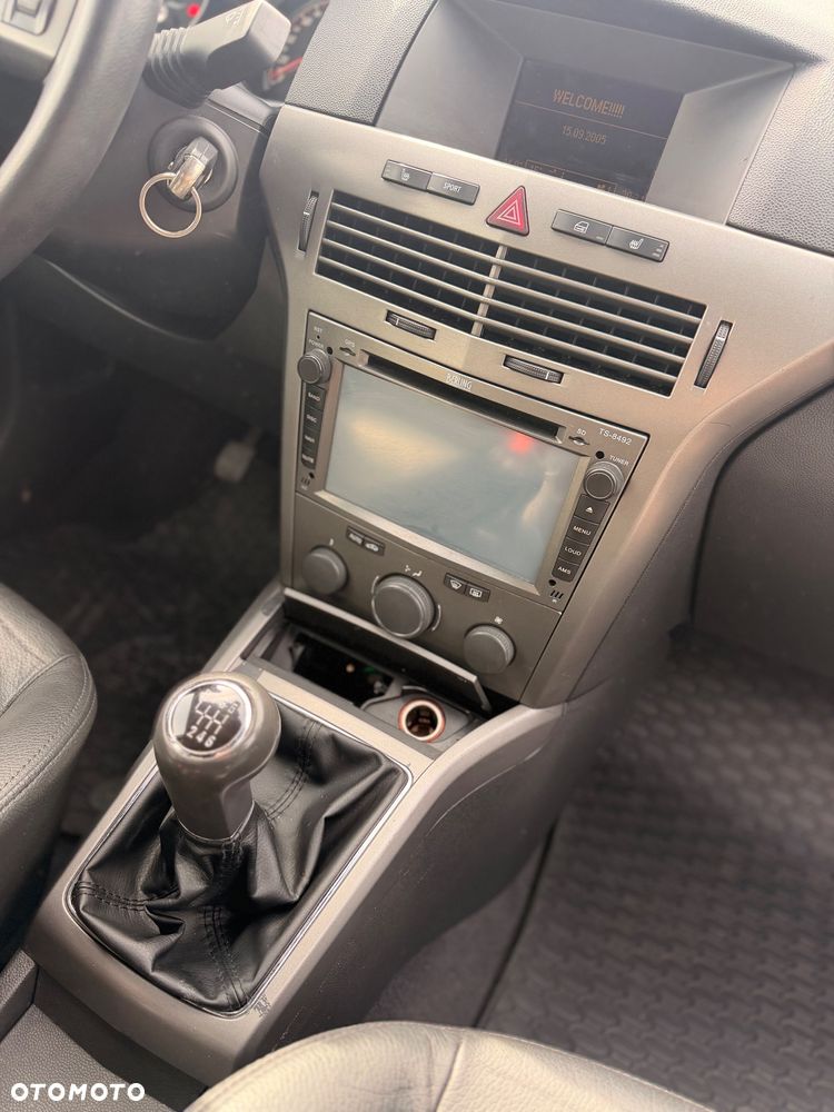 Opel Astra 2.0 T Cosmo - 11