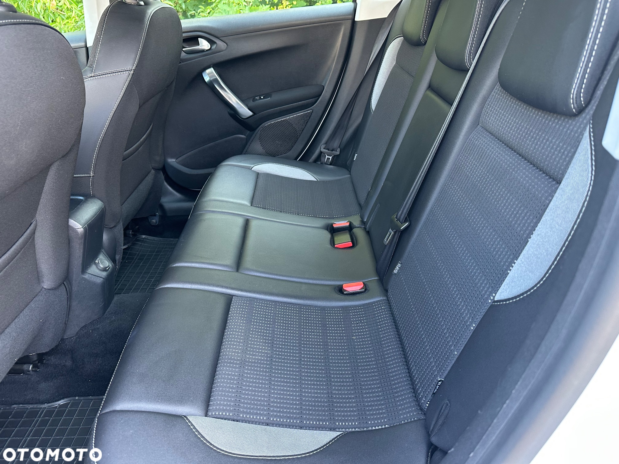 Peugeot 2008 1.6 BlueHDi Allure - 31