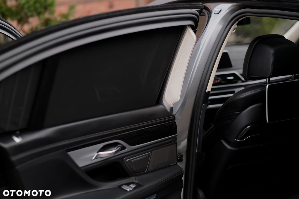 BMW Seria 7 M760Li xDrive V12 Excellence - 35