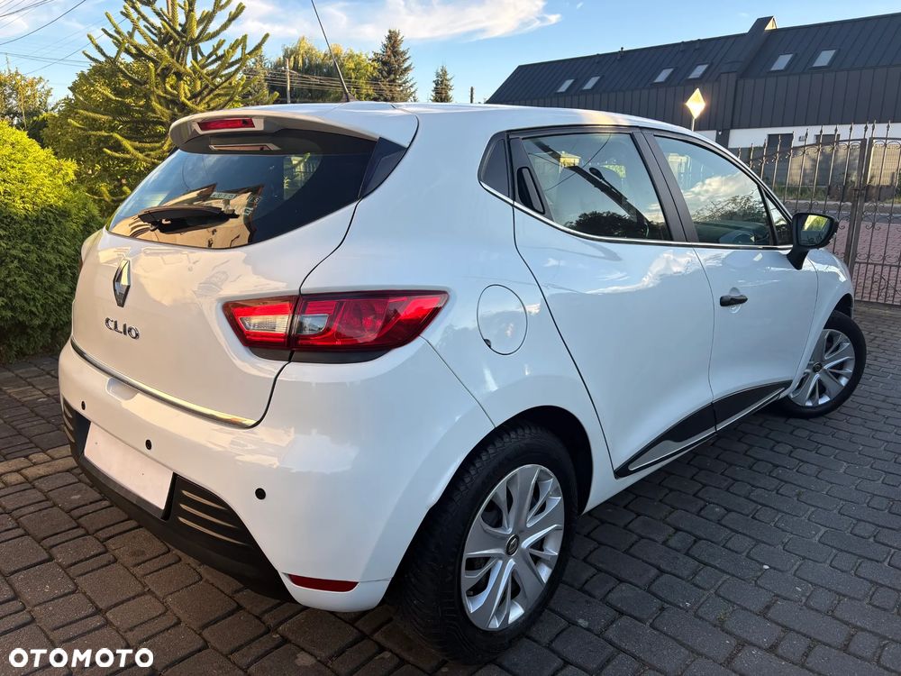 Renault Clio - 24