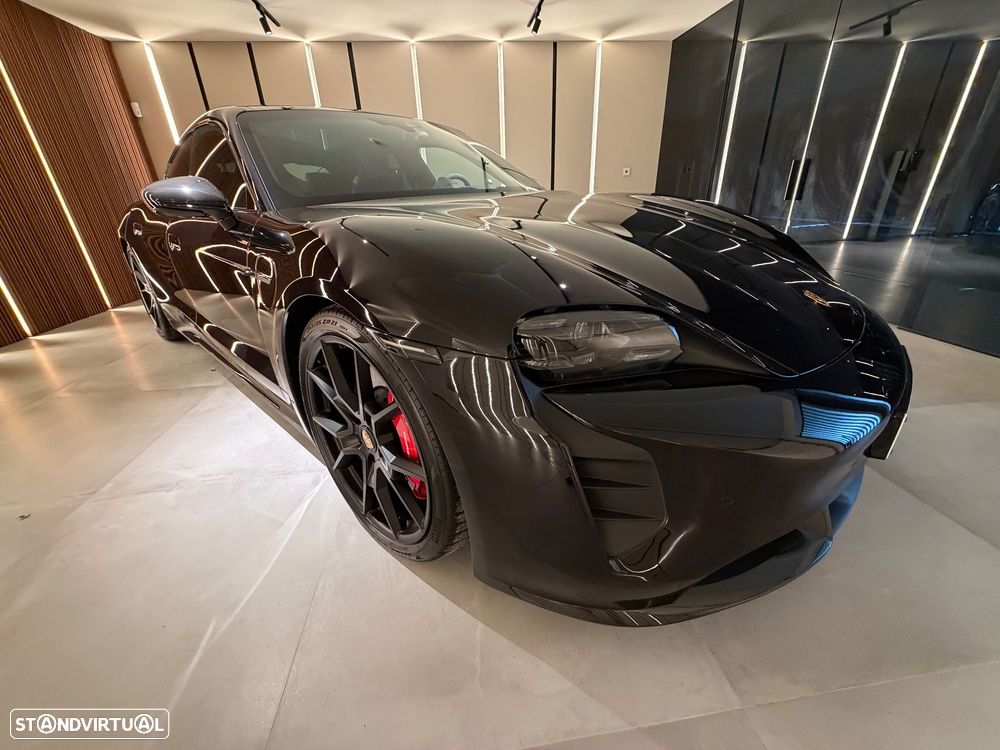 Porsche Taycan GTS - 12