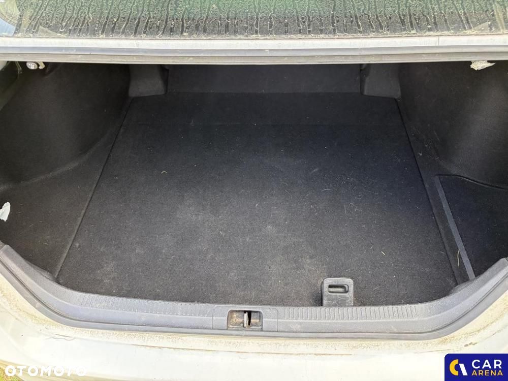Toyota Camry - 23