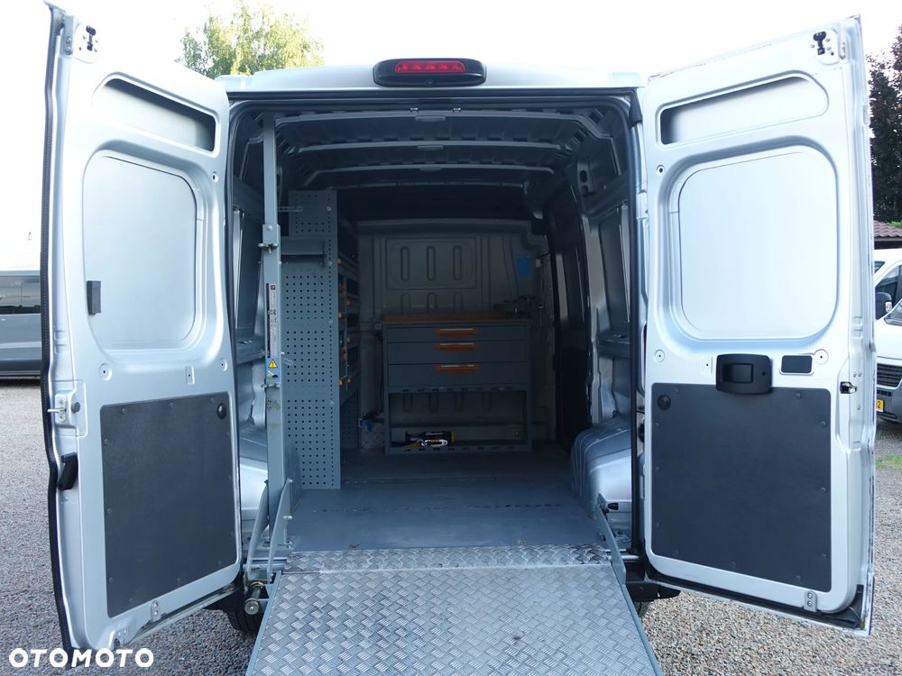 Peugeot Boxer 3-osobowy L2H2 RAMPA ZAŁADOWCZA | ZABUDOWA WARSZTATOWA - 18