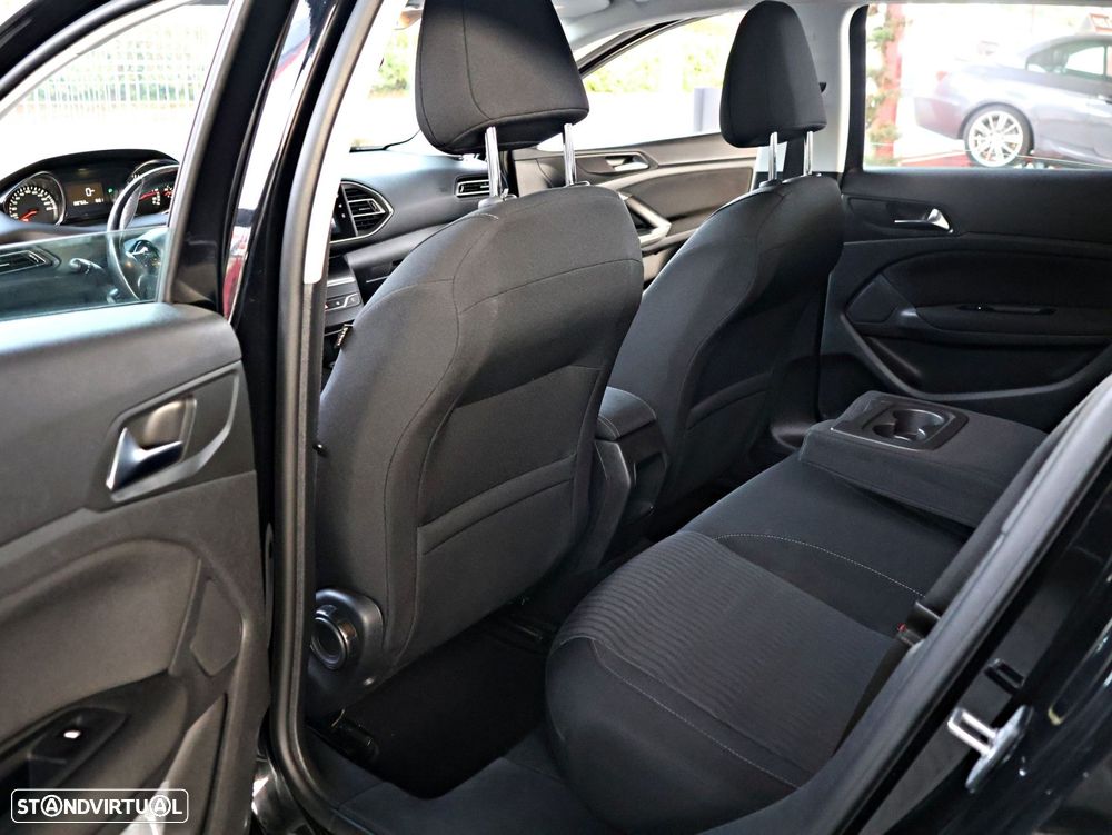 Peugeot 308 1.6 e-HDi Active J17 - 32
