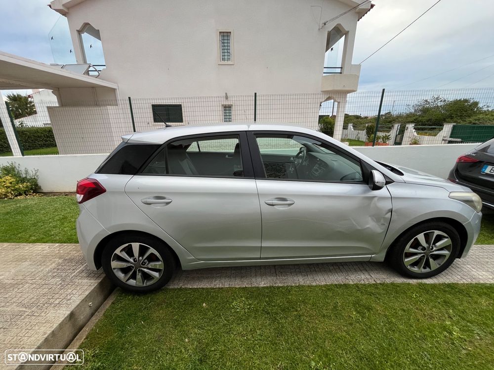 Hyundai i20 1.1 CRDi Comfort - 4