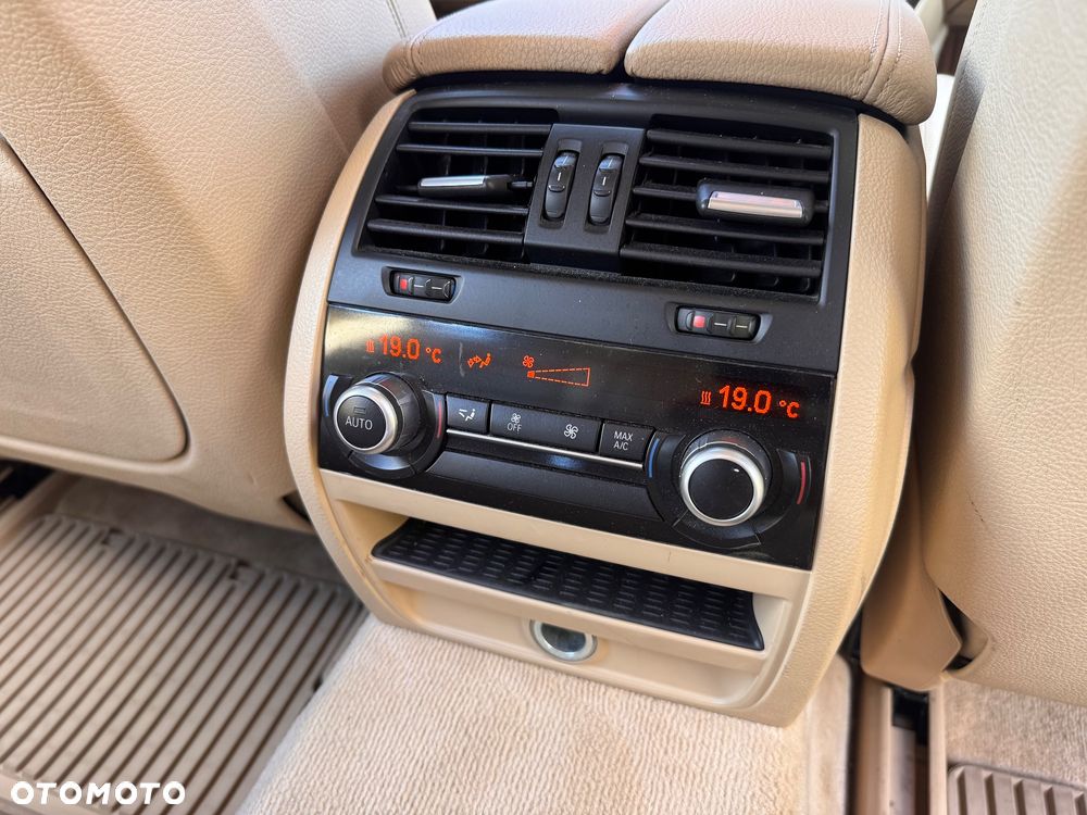 BMW Seria 5 525d xDrive Sport-Aut Luxury Line - 13