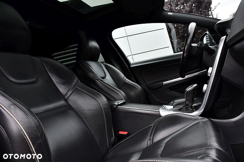 Volvo V60 D4 Geartronic R-Design - 22