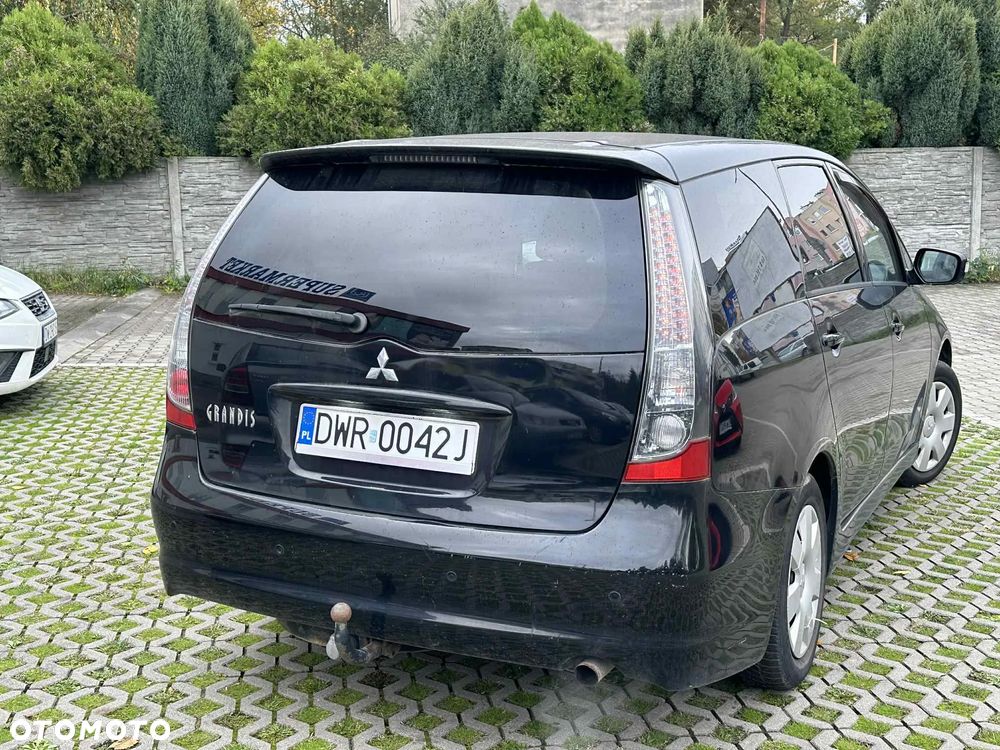 Mitsubishi Grandis - 2