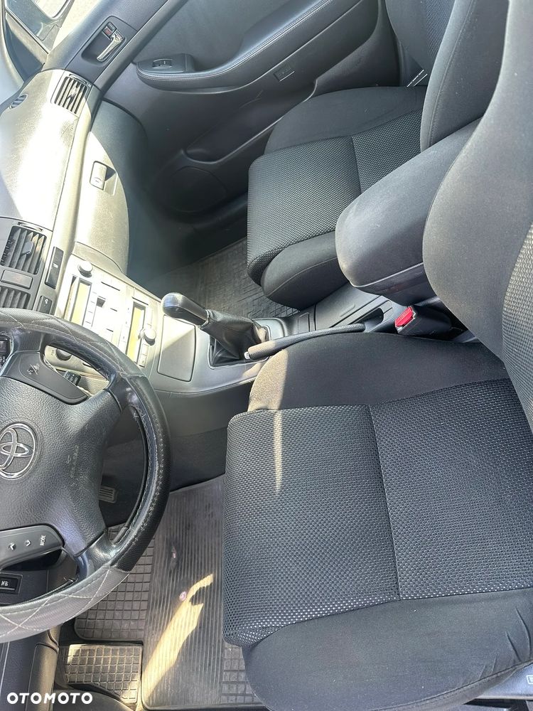Toyota Avensis 2.0 D-4D Sol - 17