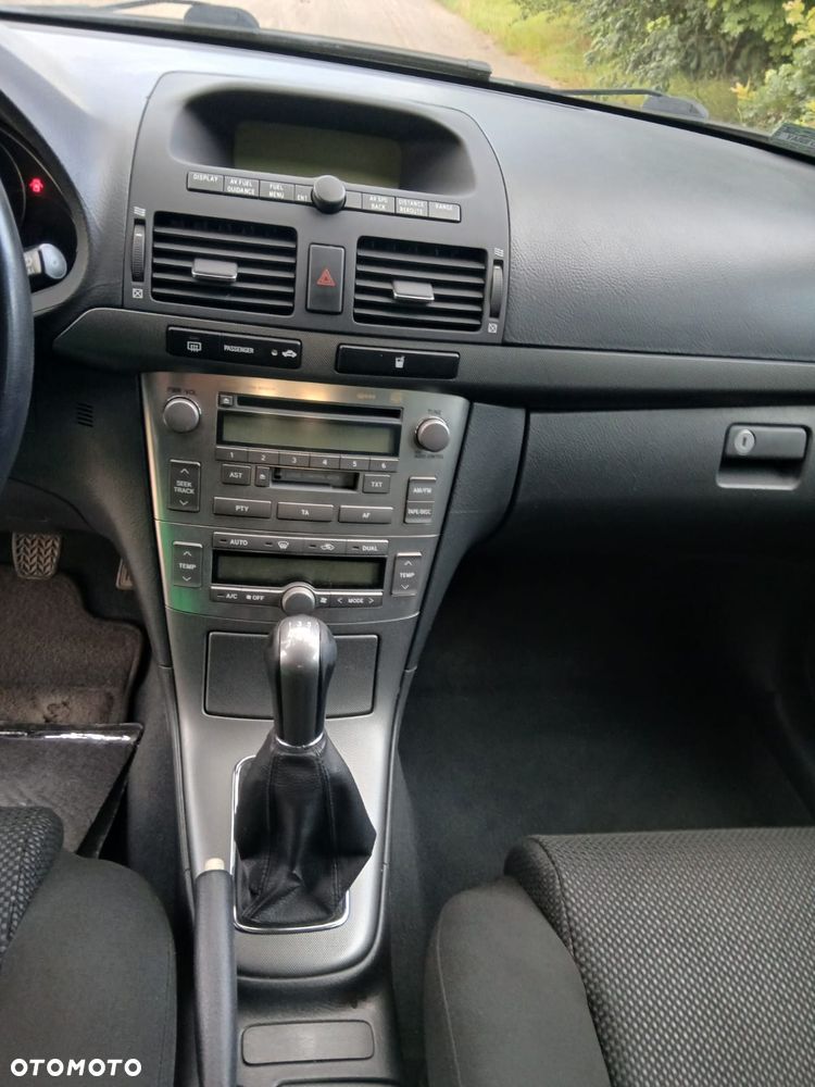 Toyota Avensis 2.0 D-4D High - 9