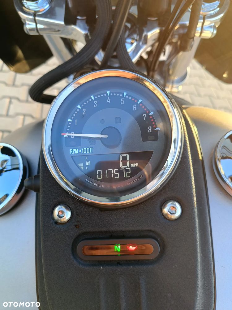 Harley-Davidson Dyna Street Bob - 5